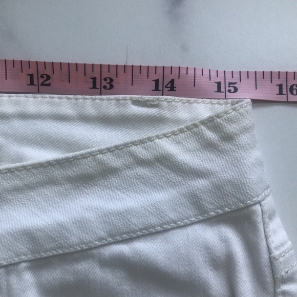 Max Jeans Distressed White Denim Stretch Bermuda Shorts Size 4 - Picture 7 of 7